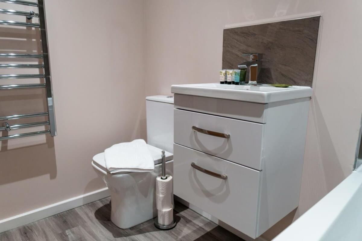 Contemporary 2 Bed Manchester Apartment - Sleeps 4 エクステリア 写真