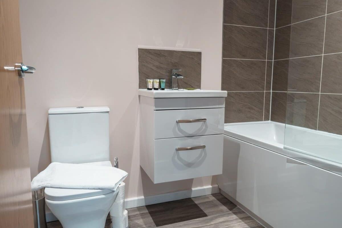 Contemporary 2 Bed Manchester Apartment - Sleeps 4 エクステリア 写真