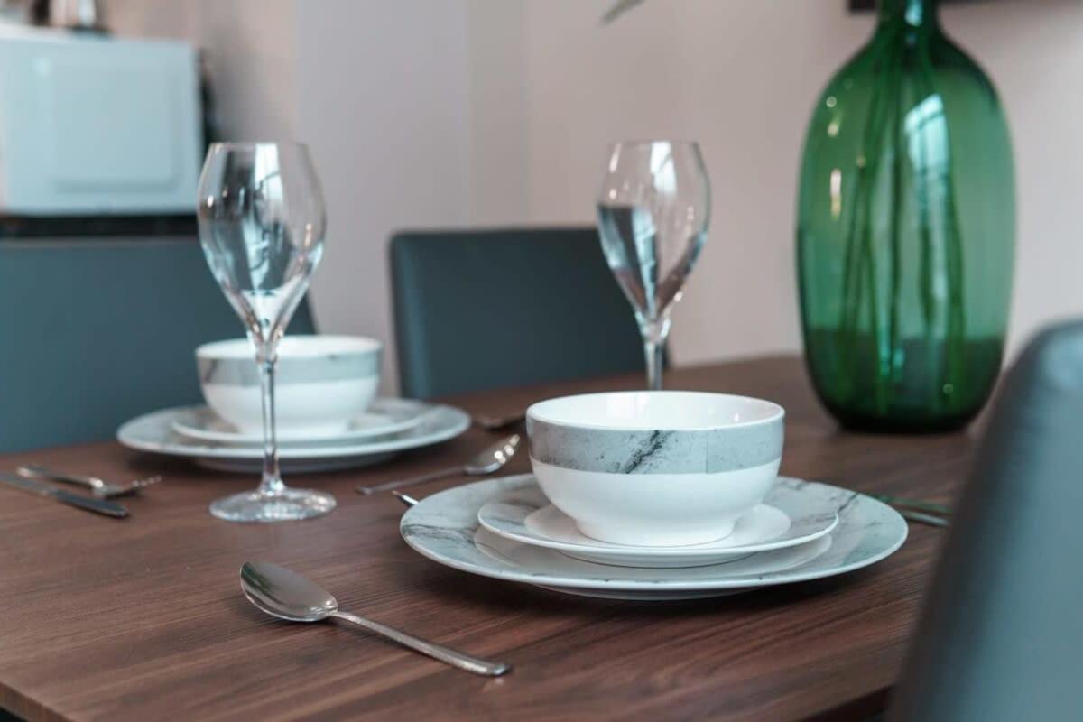 Contemporary 2 Bed Manchester Apartment - Sleeps 4 エクステリア 写真